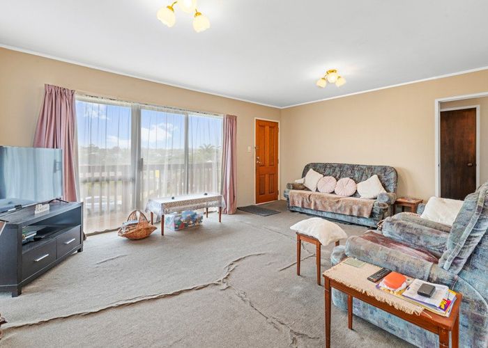  at 2/27 Galloway Crescent, Farm Cove, Auckland