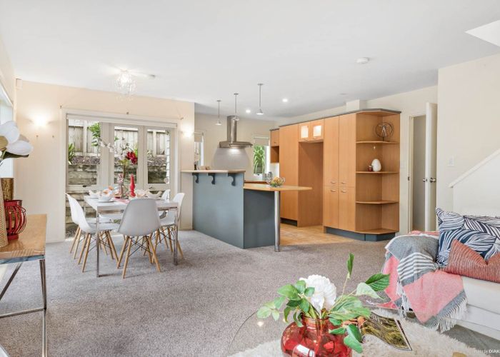  at 2/24 Fields Parade, Oteha, North Shore City, Auckland