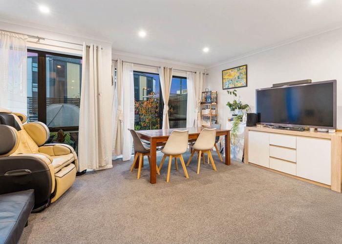  at 6 Shortfin Place, Flat Bush, Manukau City, Auckland