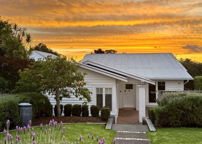  at 7B North Avenue, Narrow Neck, North Shore City, Auckland