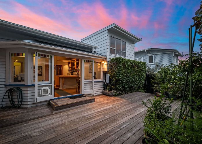  at 10 Riro Street, Point Chevalier, Auckland