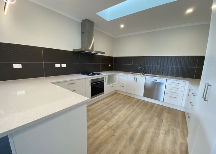  at 2 Weweia Close, Kenepuru, Porirua