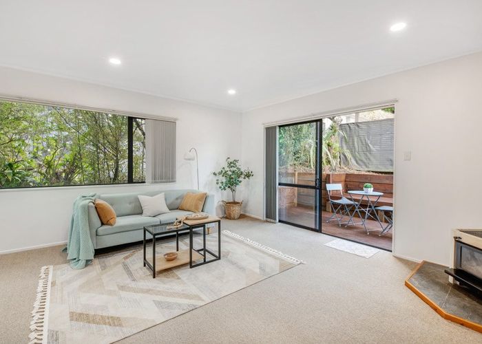  at 2/14 Valecrest Place, Bayview, Auckland