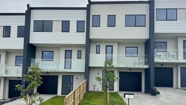  at 2/9 Rengarenga Rise, Fairview Heights, Auckland