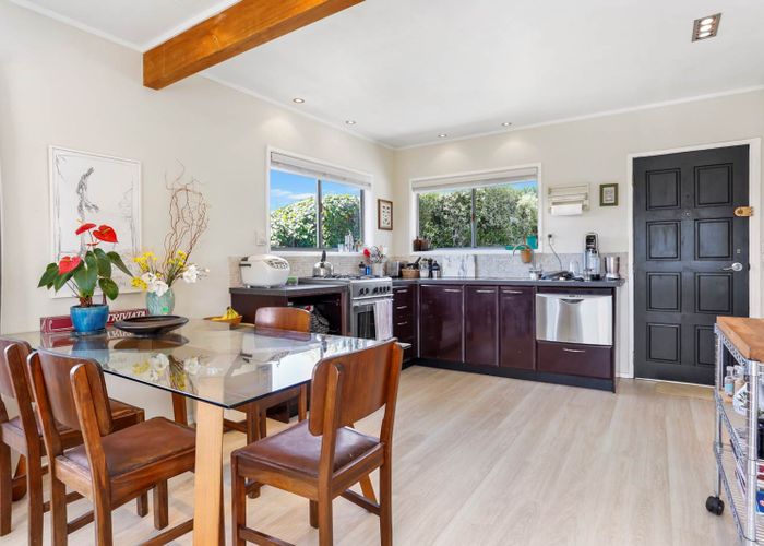  at 2/60 Maritime Terrace, Birkenhead, Auckland