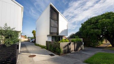  at 4/2 Riversdale Road, Avondale, Auckland
