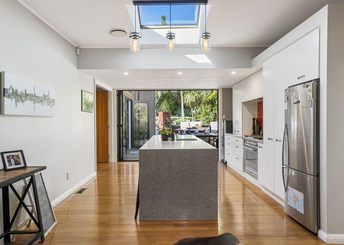  at 33 Cambourne Road, Sandringham, Auckland