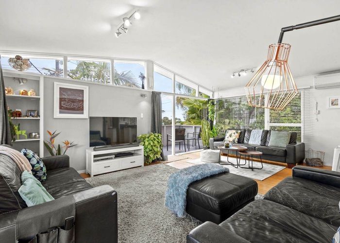  at 2 Lyons Avenue, Murrays Bay, North Shore City, Auckland