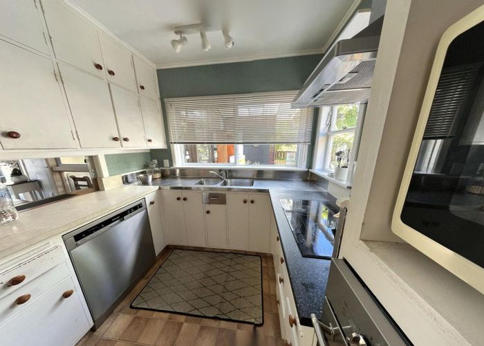 For rent 22 Pukerua Beach Road, Pukerua Bay, Porirua, Wellington homes.co.nz