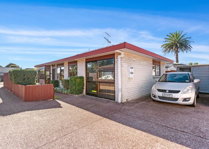 at 2/30 Rutland Road, Mount Wellington, Auckland