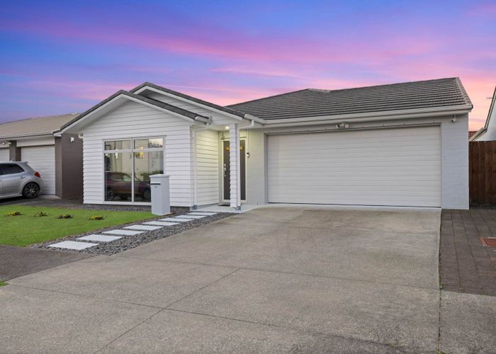  at 92  Popokatea Drive, Takanini, Papakura, Auckland