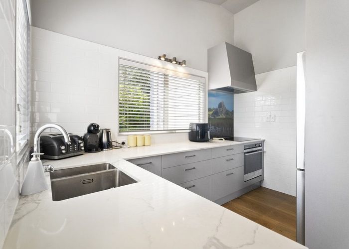  at 2/28A Tamahere Drive, Glenfield, Auckland
