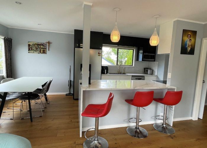  at 6 Hiwihau Place, Glenfield, North Shore City, Auckland