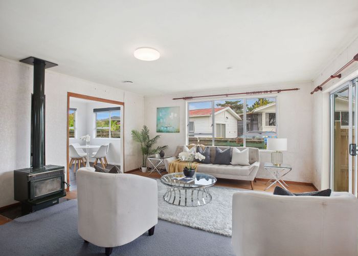  at 9 Newham Place, Henderson, Auckland