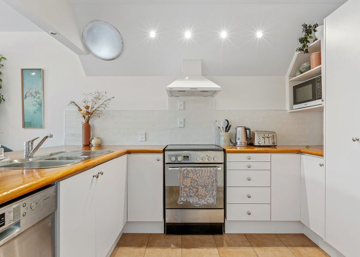  at 2/17 Devon Street, Sydenham, Christchurch