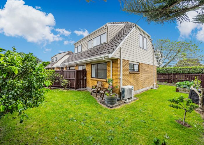  at 4/17 Ross Martin Court, Conifer Grove, Papakura, Auckland