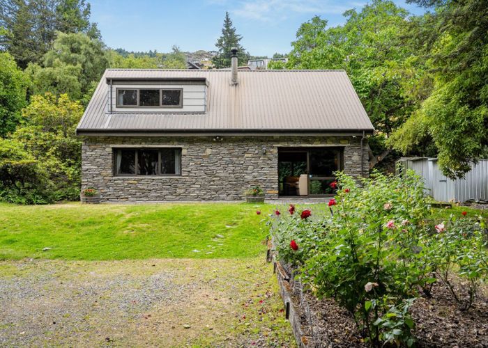  at 819-823 Frankton Road, Town Centre, Queenstown-Lakes, Otago