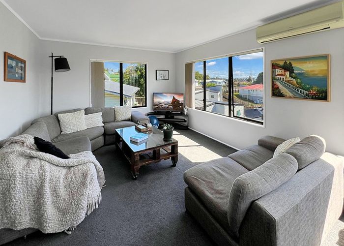  at 8 Longview Rise, Massey, Waitakere City, Auckland