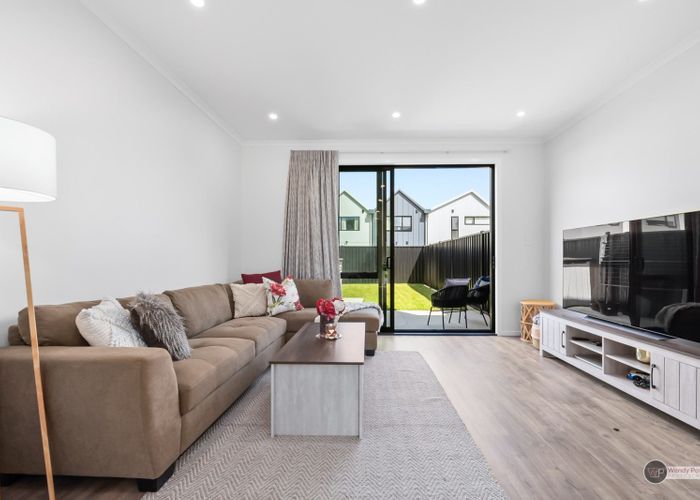  at 33 Leo Waikari Crescent, Wallaceville, Upper Hutt