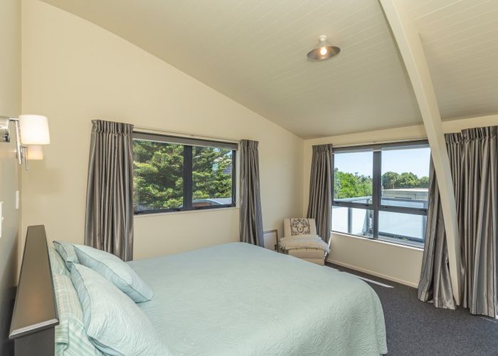  at 13 Rua Avenue, Waitārere Beach, Levin