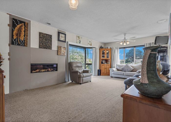  at 4 Elsted Place, Goodwood Heights, Auckland