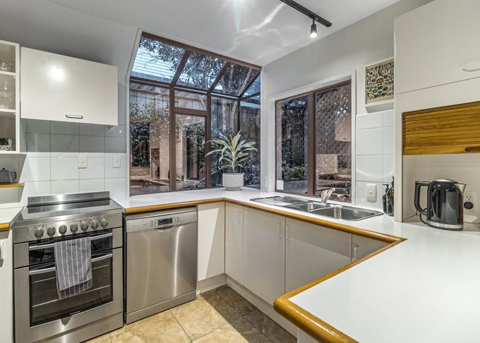  at 3/25 Shackleton Road, Mount Eden, Auckland