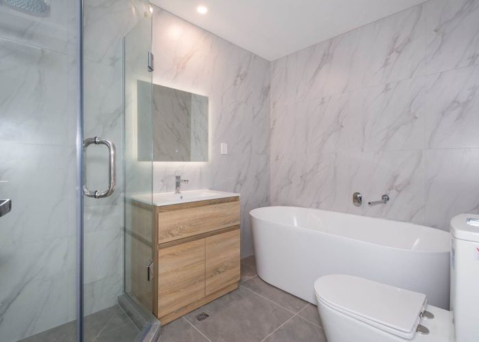  at 8/15 Thornton Road, Milford, North Shore City, Auckland