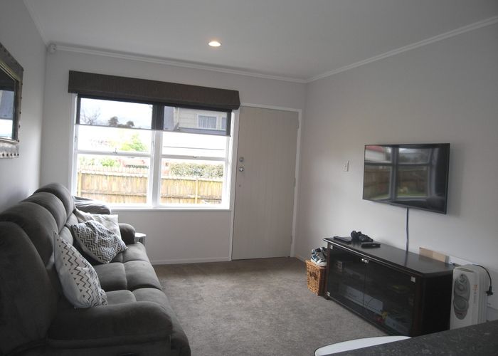  at 4/8 Counsel Terrace, Mount Albert, Auckland