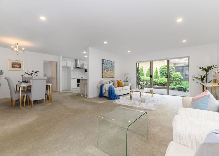  at 2/52 Turama Road, Royal Oak, Auckland