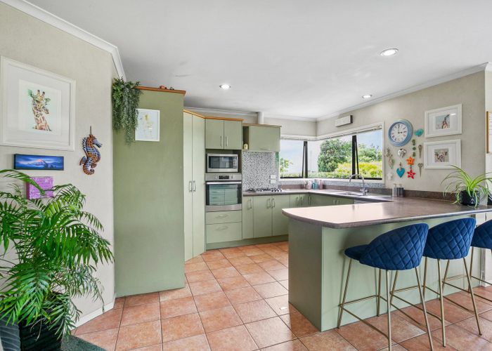 at 2 Royal Heights, Glen Avon, New Plymouth