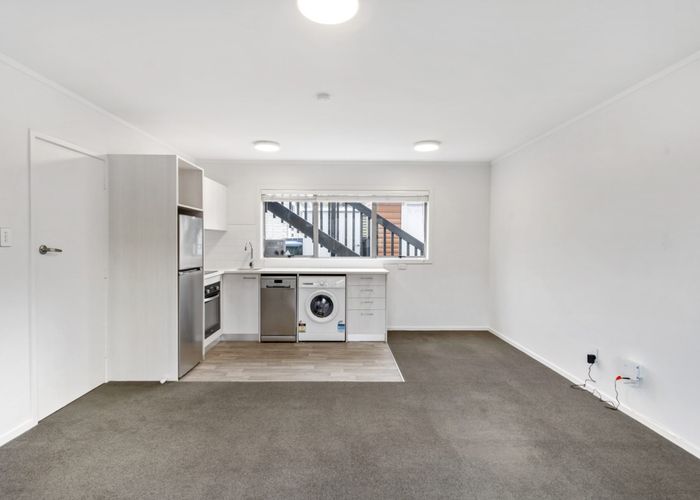  at 1/19 Houghton Street, Meadowbank, Auckland