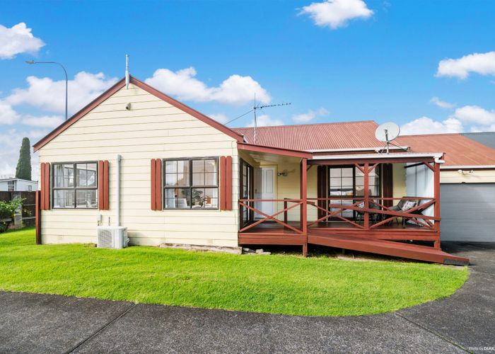  at 2/29 Akoranga Drive, Northcote, Auckland