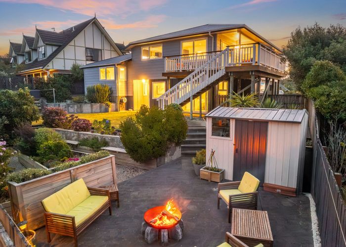  at 7 James Cook Drive, Whitby, Porirua, Wellington