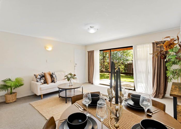  at 2/21 Burch Street, Mount Albert, Auckland City, Auckland