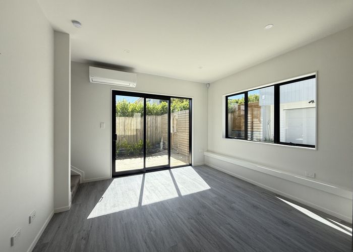  at 3/33 Garadice Road (3 bedrooms, 2.5 bathrooms), Rothesay Bay, North Shore City, Auckland