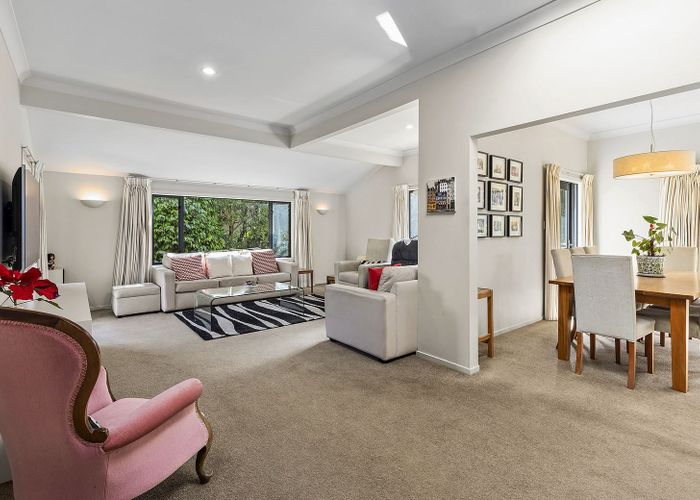  at 18 Oxford Street, Tawa, Wellington