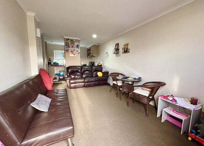  at 5/4 Keeling Road, Henderson, Auckland