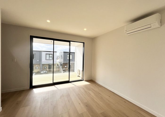  at 5 Heketara Way, Westgate, Waitakere City, Auckland
