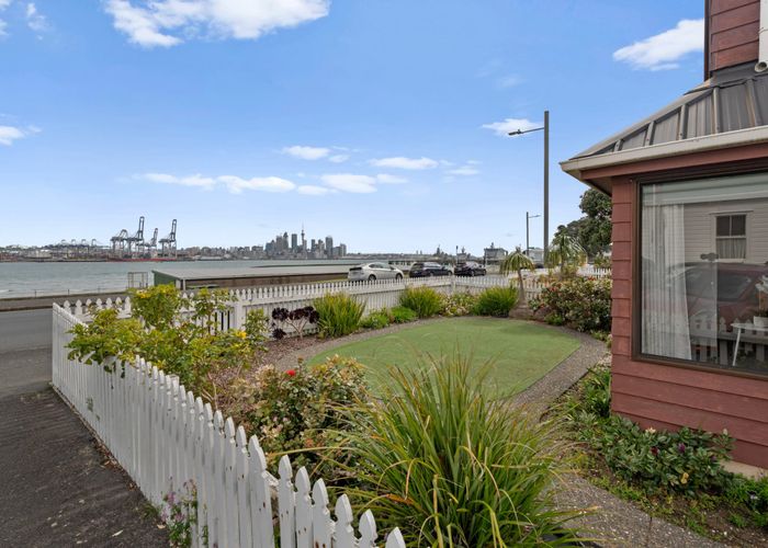  at 33 Queens Parade, Devonport, North Shore City, Auckland