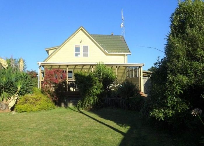  at 37  Thomas Place, Foxton Beach, Horowhenua, Manawatu / Whanganui