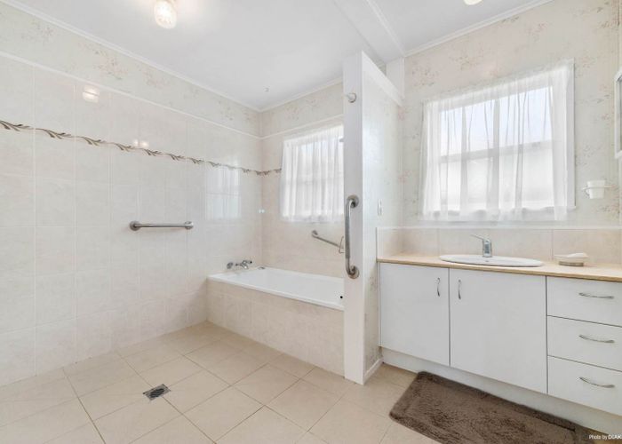  at 5 Cheryl Place, Hillcrest, Auckland