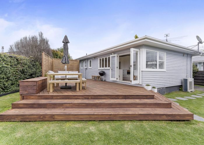  at 4 Clinton Avenue, Te Atatu Peninsula, Auckland