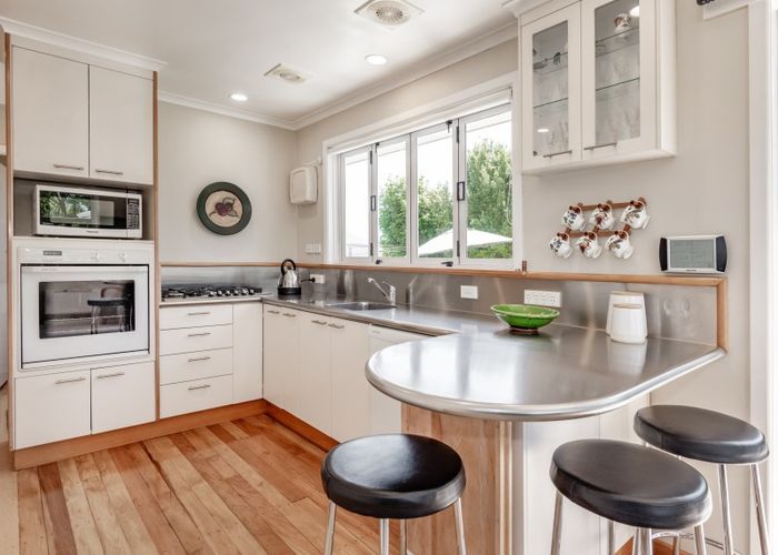  at 106 Warwick Road, Mayfair, Hastings