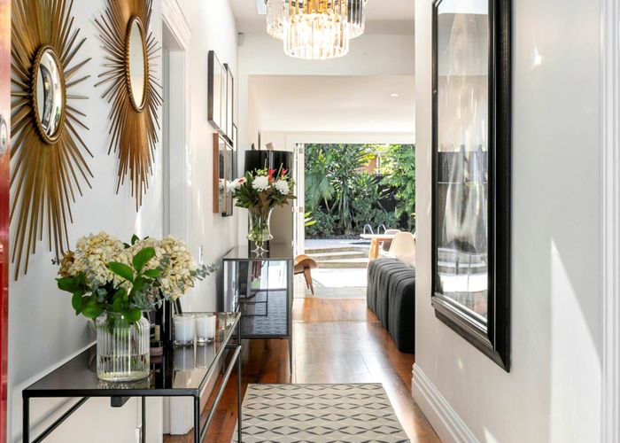  at 5 Kingsview Road, Mount Eden, Auckland