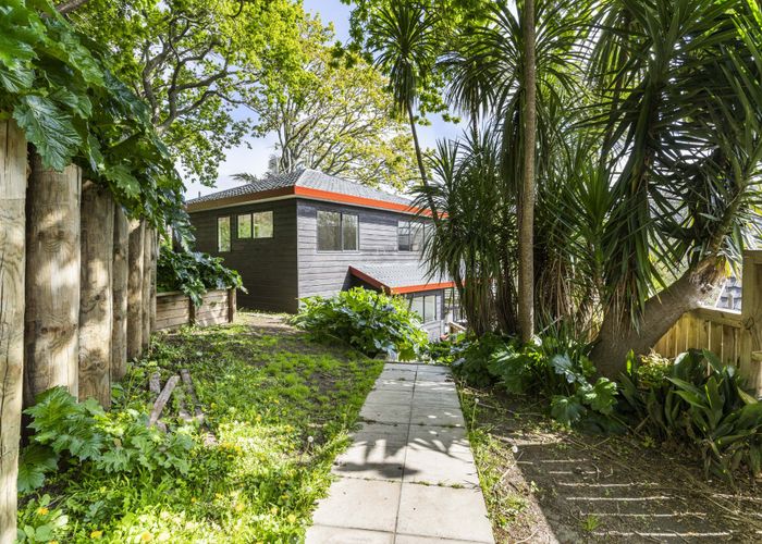  at 2/82 Bassett Road, Remuera, Auckland