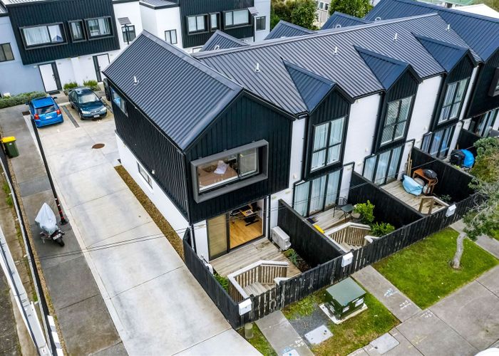  at 9/36 Kaipatiki Road, Glenfield, Auckland