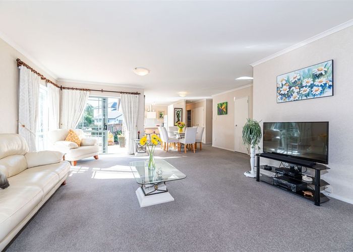  at 8 Ryehill Close, New Lynn, Waitakere City, Auckland