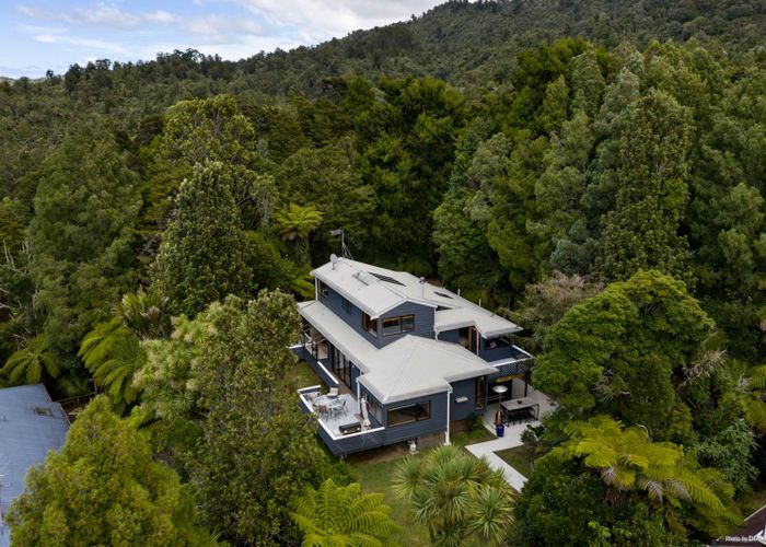  at 21 Atarua Gardens, Waiatarua, Auckland
