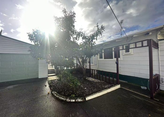  at 1/17 Queen Mary Avenue, New Lynn, Waitakere City, Auckland