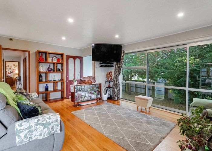  at 5 Raglan Street, Mangere East, Auckland